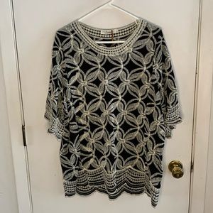 Solitaire black rayon tunic covered in white embroidery Size 1X